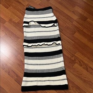 PrettyLittleThing Monochrome Patterned Pencil Skirt